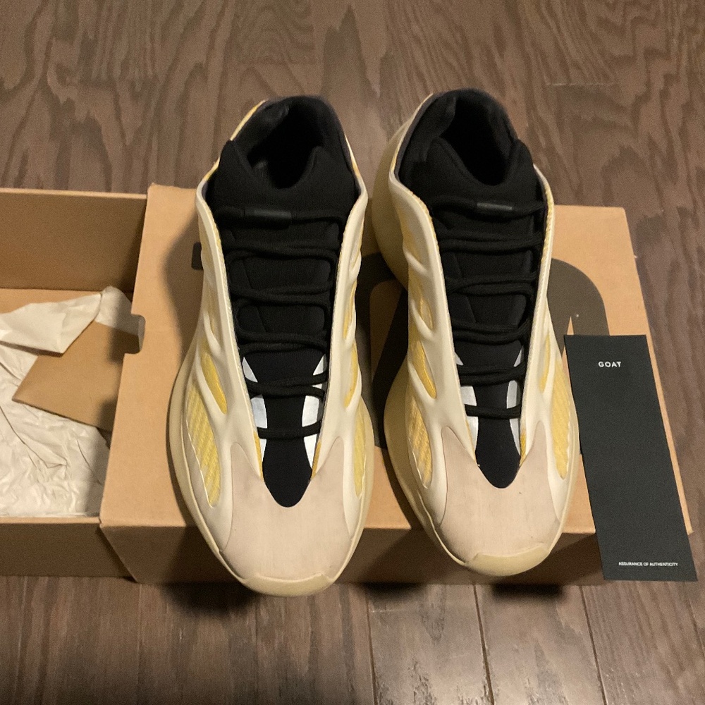 Yeezy 700 safflower